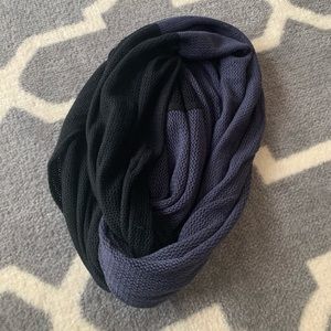 Lululemon Infinity scarf knit weave